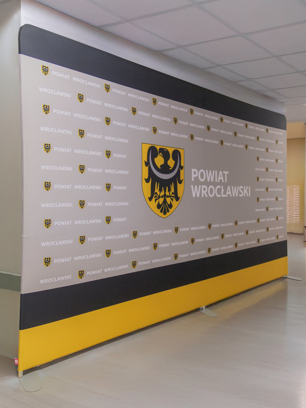Displaywand gebogen 300cm bedruckt