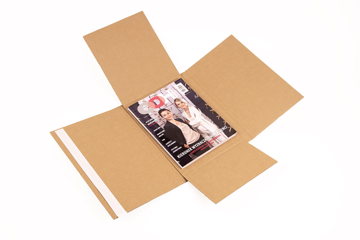 Buchverpackung aus Karton mit Kleberstreifen