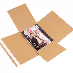 Buchverpackung aus Karton mit Kleberstreifen