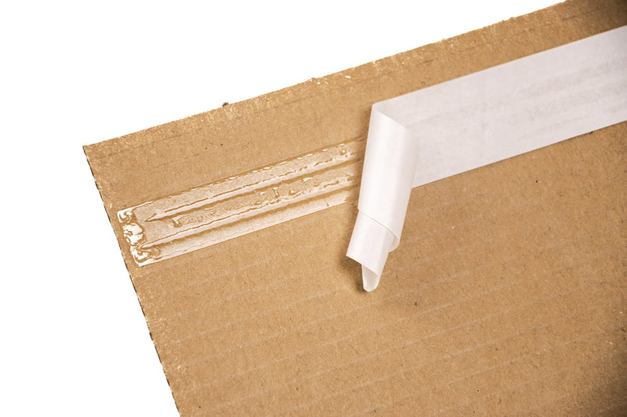 Buchumschlag aus Karton mit Klebeband