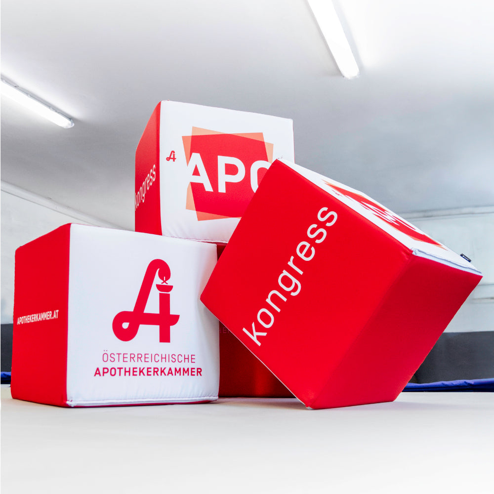Sitzwürfel aus Schaumstoff mit Branding