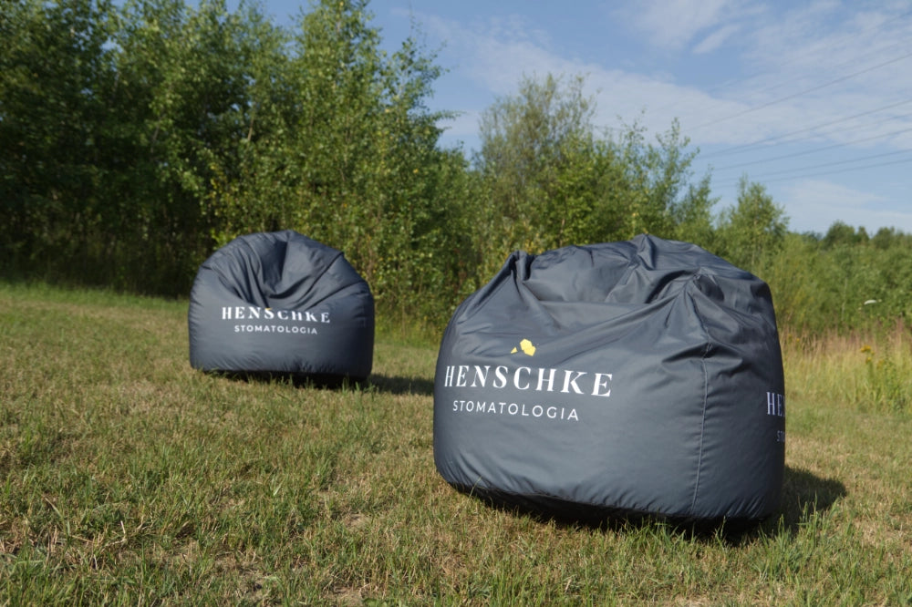 Grauer Werbesitzsack rund mit Logodruck L