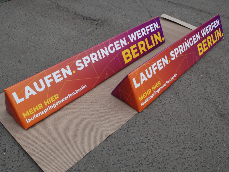 Softbanden für Fußballplatz oder Sporthalle mit Logos der Sponsoren bedrucken