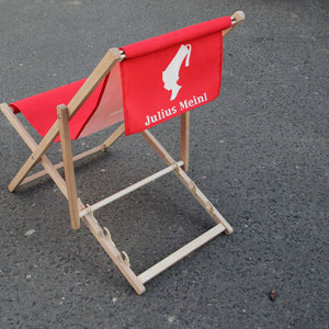 Liegestuhl mit Logo und Hängetuch hinten