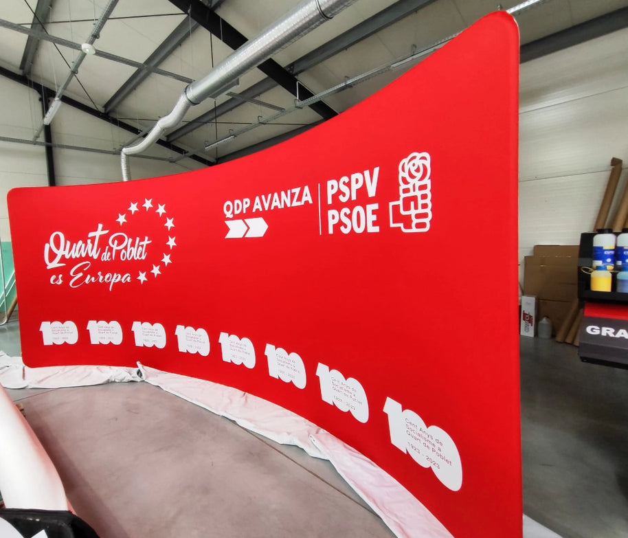 Displaywand 300 gebogen beidseitig bedruckt