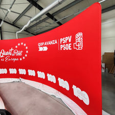 Displaywand 300 gebogen beidseitig bedruckt