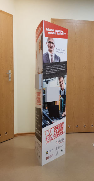 Totem 3-seitig aus Karton bedruckt