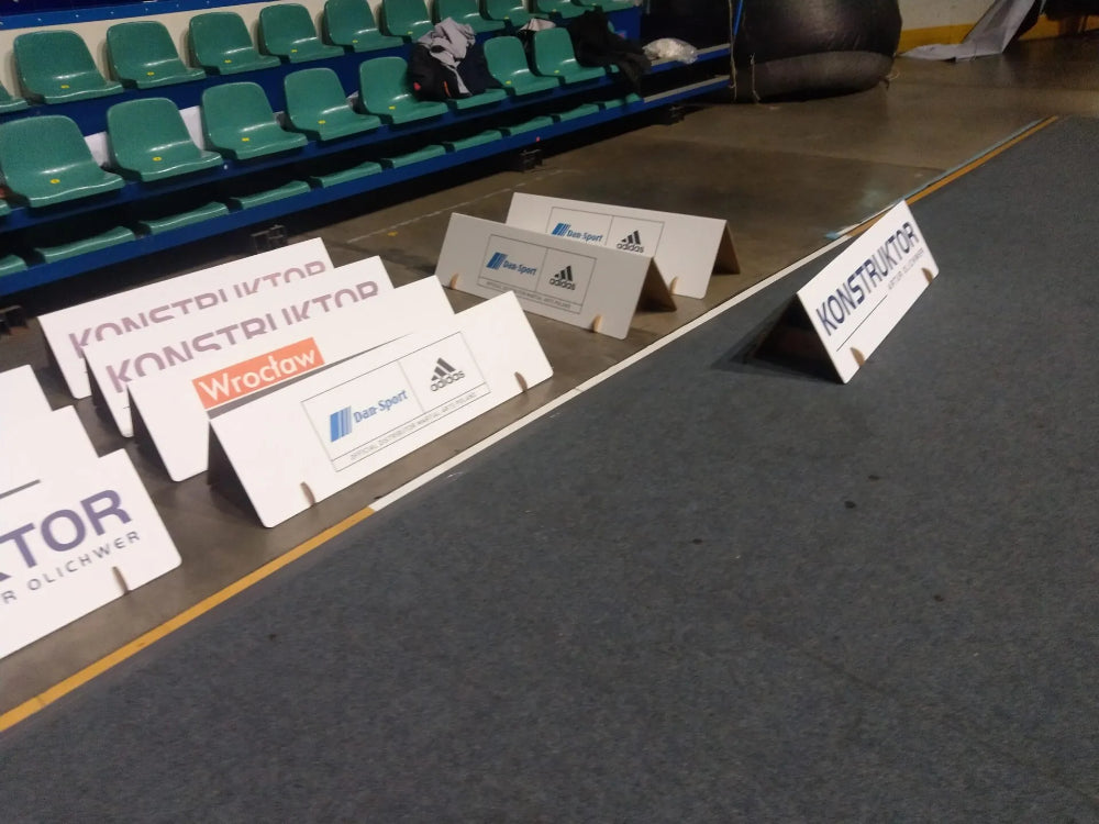 Werbebanner Dreieck 100x30x30