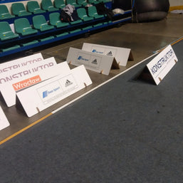 Werbebanner Dreieck 100x30x30